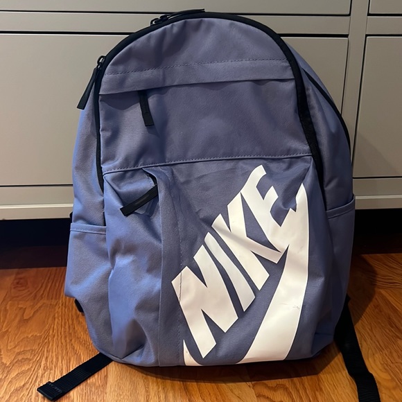 Nike Handbags - EUC Nike Backpack